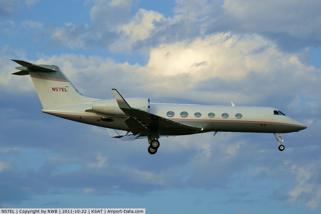 N57EL, Gulfstream Aerospace GIV-X (G450) C/N 4221, Landing 12R, 1st shot of Enterprises new G450
