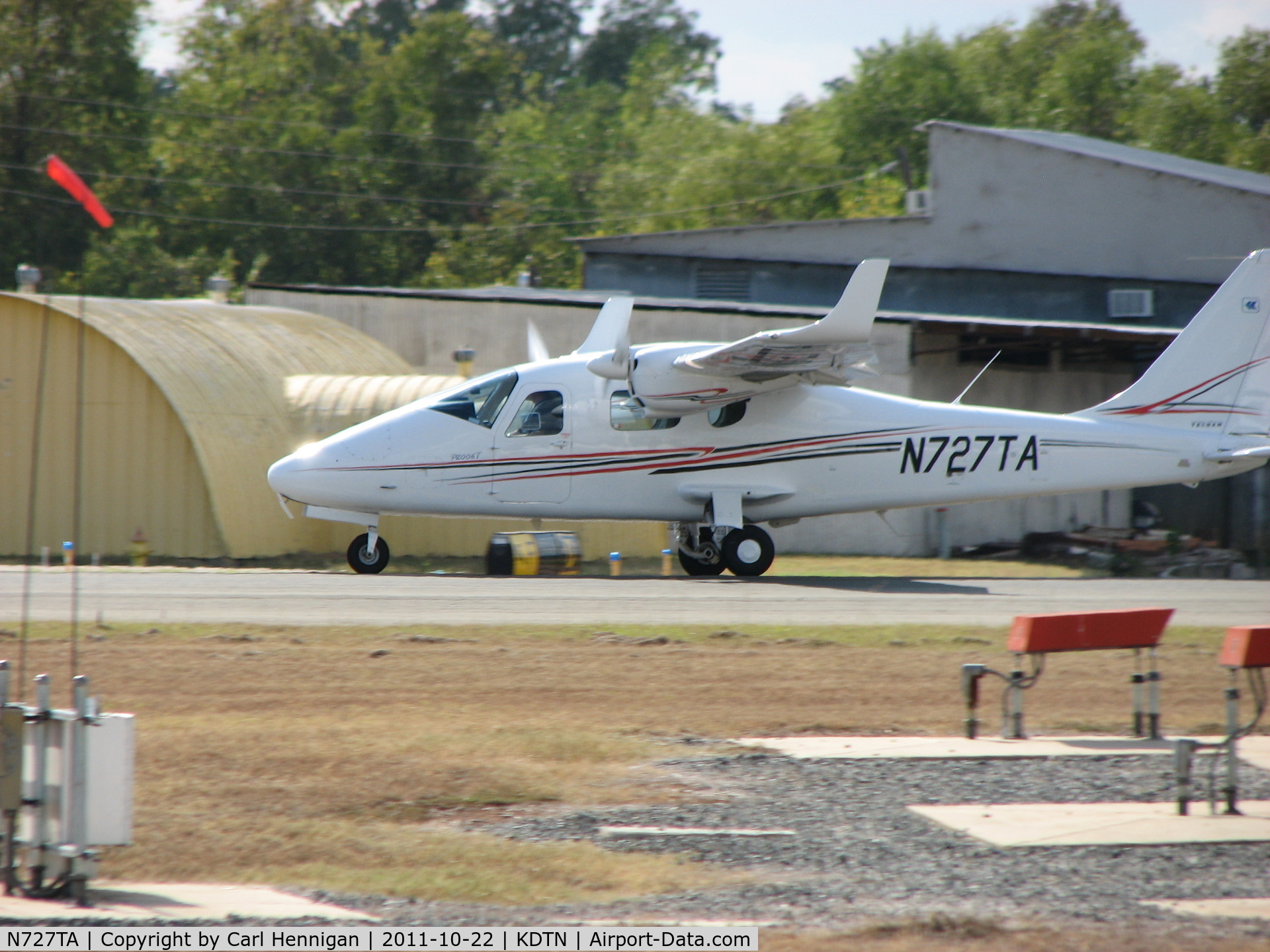 N727TA, Tecnam P-2006T C/N 048, Take off runway 14
