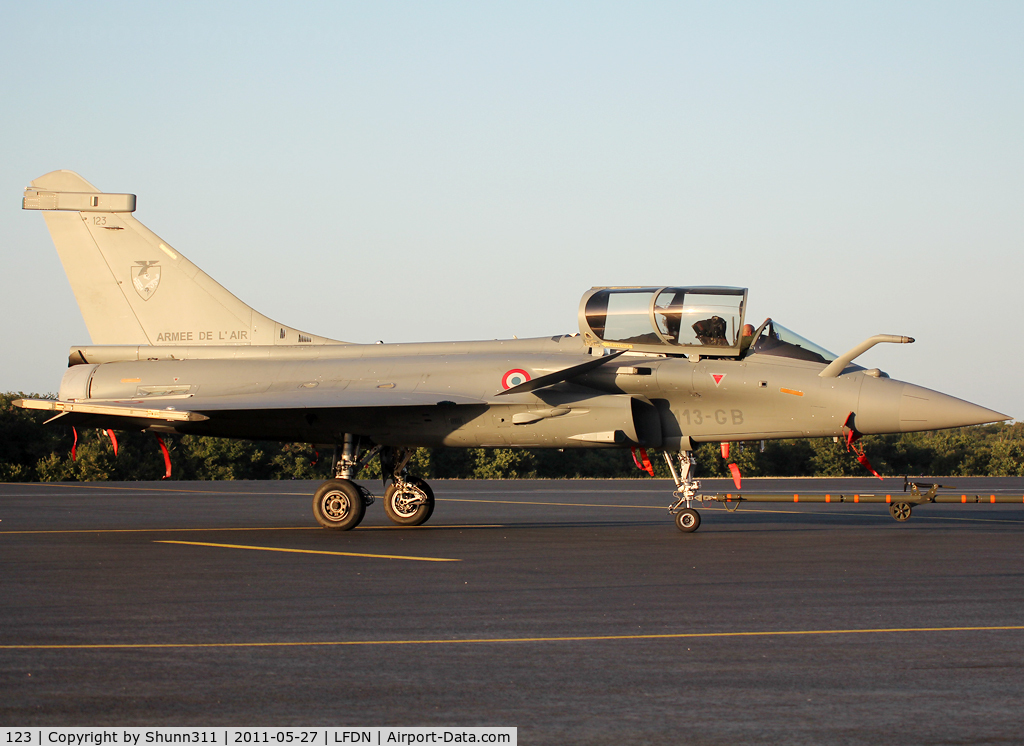 123, 2010 Dassault Rafale C C/N 123, Moved to the civil apron before Rochefort Airshow 2011