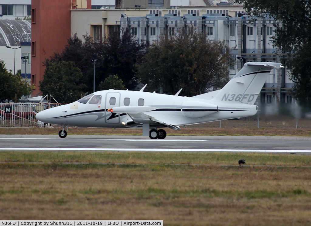 N36FD, 2008 Eclipse Aviation Corp EA500 C/N 000137, Ready for take off rwy 32R