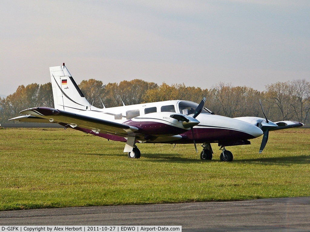 D-GIFK, Piper PA-34-220T Seneca III C/N 34-8333028, [Kodak Z812IS]