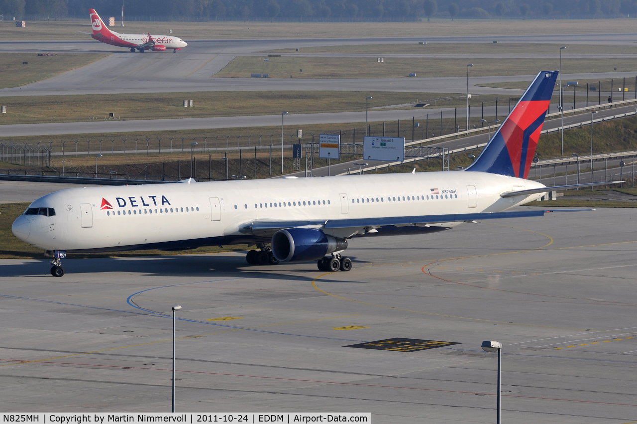 N825MH, 1999 Boeing 767-432/ER C/N 29703, Delta Airlines
