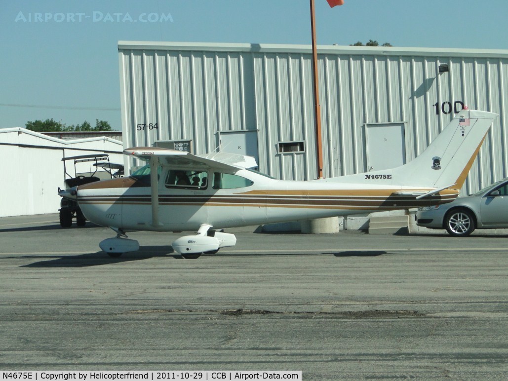 N4675E, 1982 Cessna 182R Skylane C/N 18268259, Taxiing towards runway 24