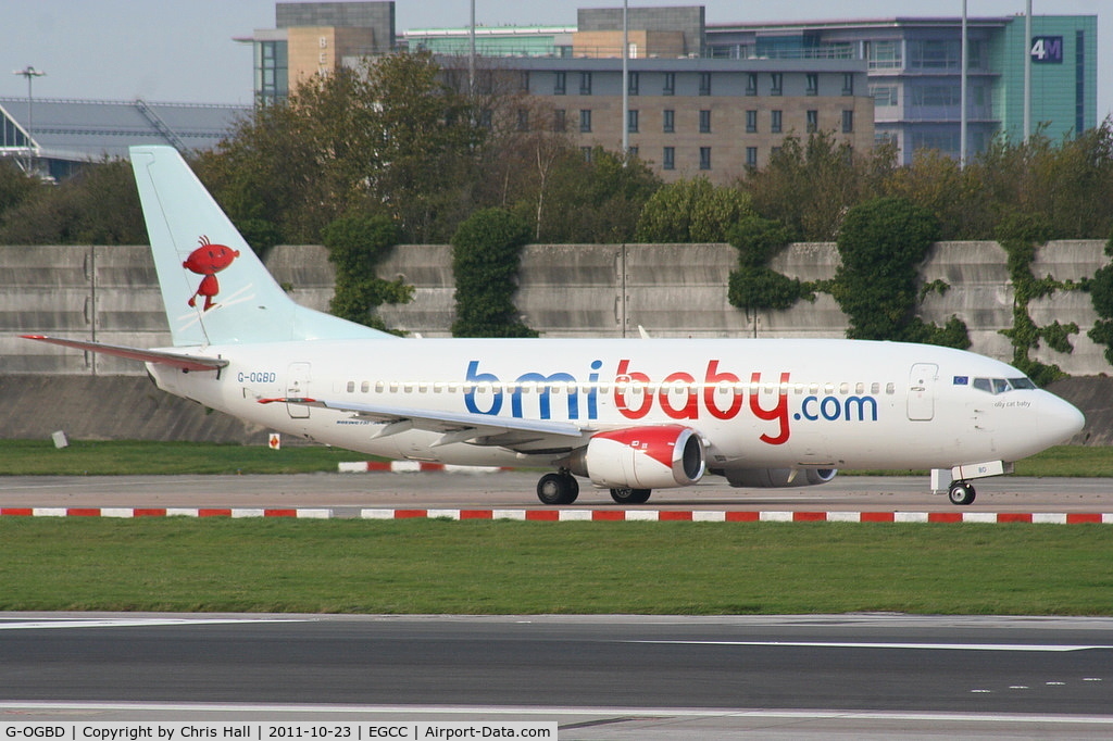 G-OGBD, 1995 Boeing 737-3L9 C/N 27833, in the revised colour scheme
