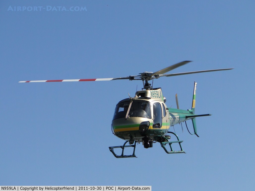 N959LA, Eurocopter AS-350B-2 Ecureuil C/N 7092, Making a westerly turn to enter taxiway Sierra