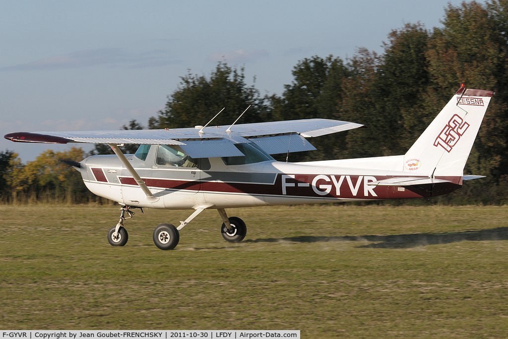 F-GYVR, 1983 Cessna 152 C/N 15285745, landing