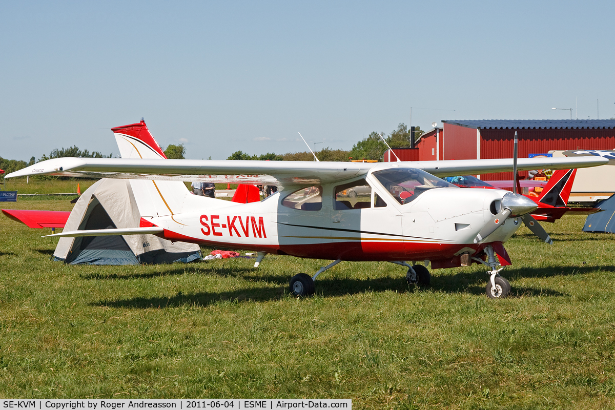 SE-KVM, Cessna F177RG C/N 0115, At EAA FlyIn