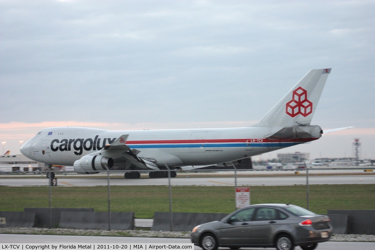 LX-TCV, 2002 Boeing 747-4R7F/SCD C/N 30401, Cargolux 747