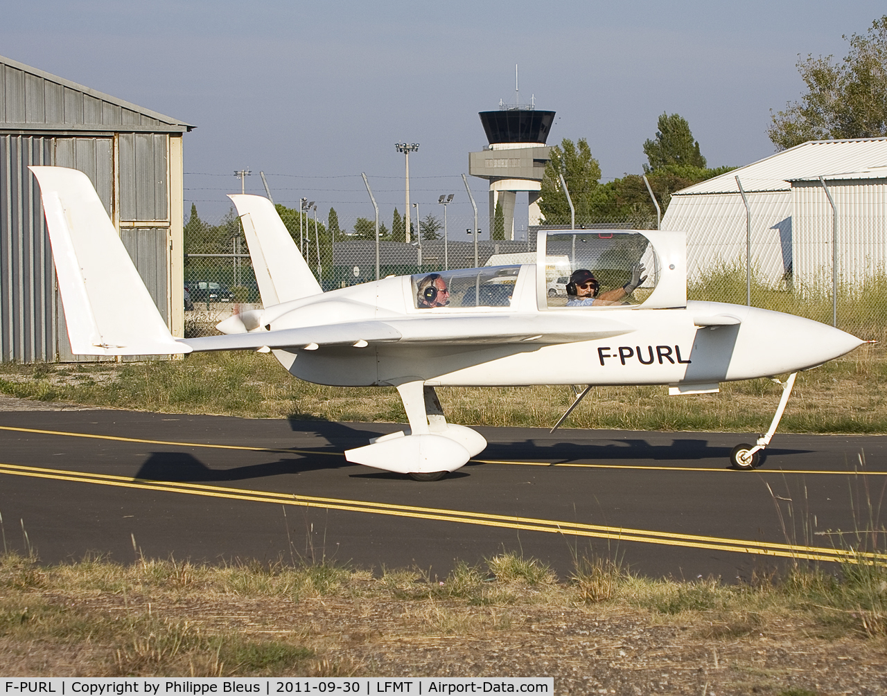 F-PURL, Rutan Long-EZ C/N 127, Taxiing out for a flight. Thanks to Walter P. (pilot here) who made me spend one of the best days of my life.