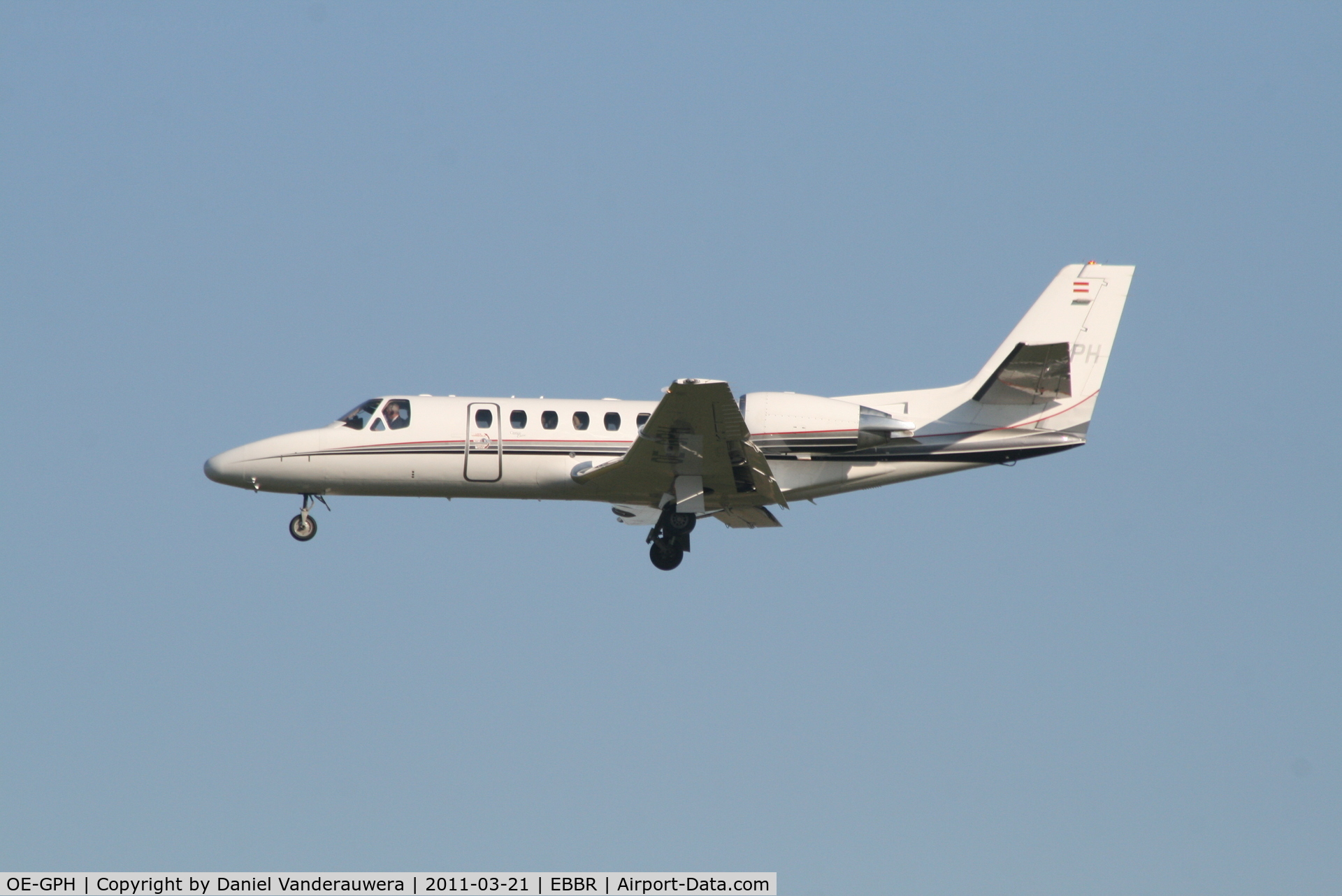 OE-GPH, 2001 Cessna 560 Citation Encore C/N 560-0590, Arrival to RWY 25L