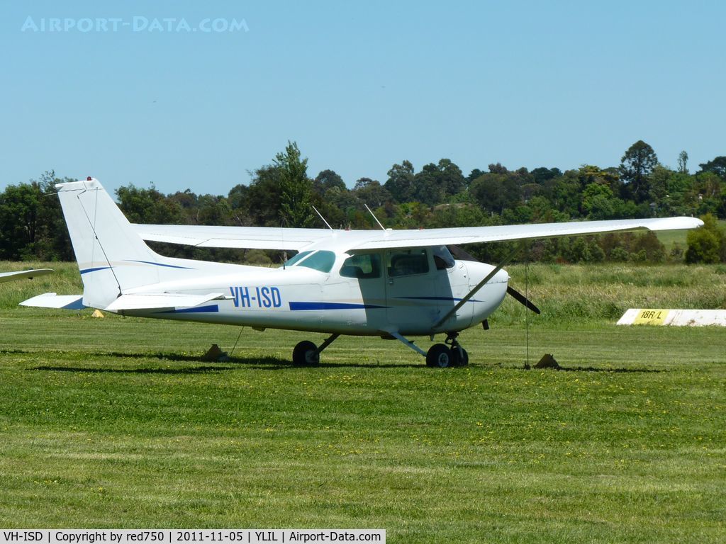 VH-ISD, Cessna 172N Skyhawk C/N 17272423, Cessna 172N VH-ISD at Lilydale