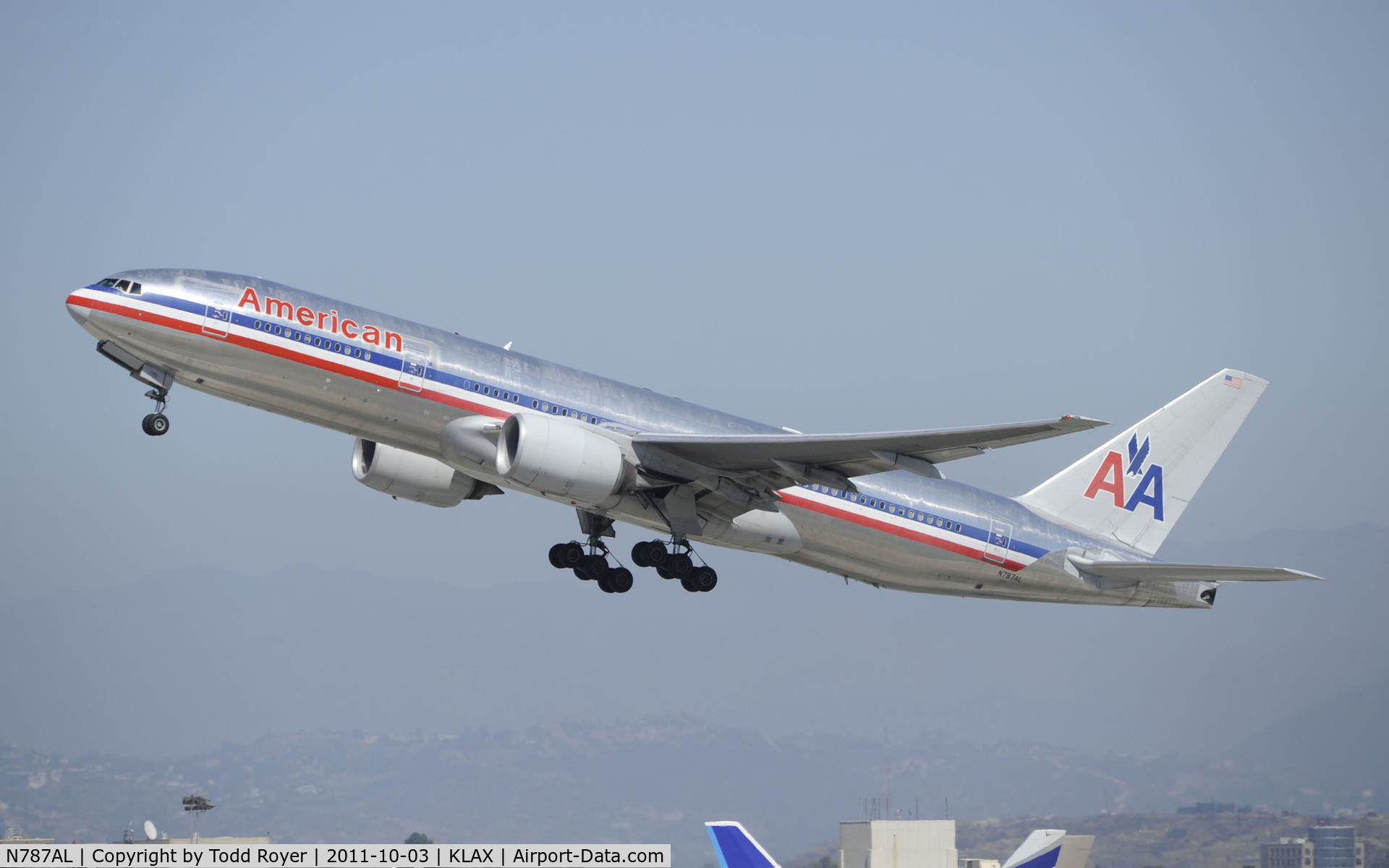 N787AL, 2000 Boeing 777-223 C/N 30010, Departing LAX