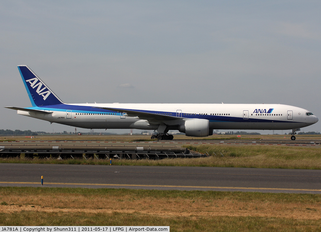 JA781A, 2007 Boeing 777-381/ER C/N 27041, Taxiing to the Terminal...