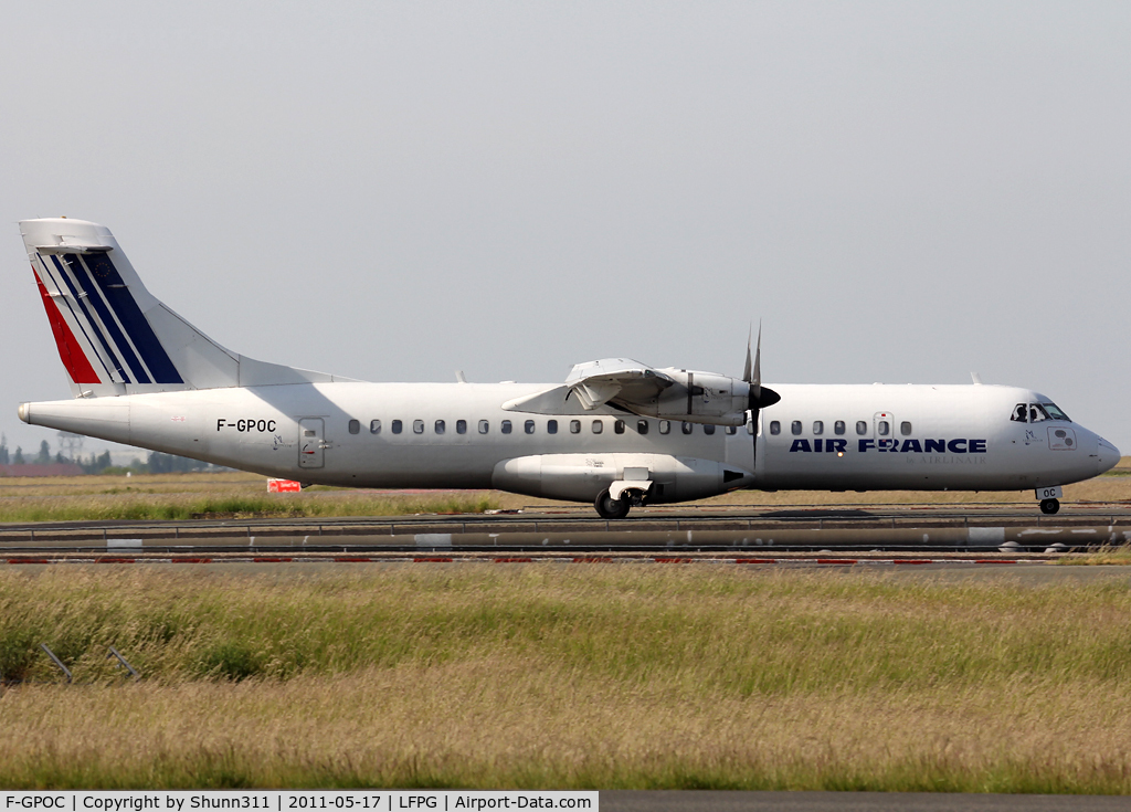 F-GPOC, 1992 ATR 72-202 C/N 311, Taxiing to the Terminal...