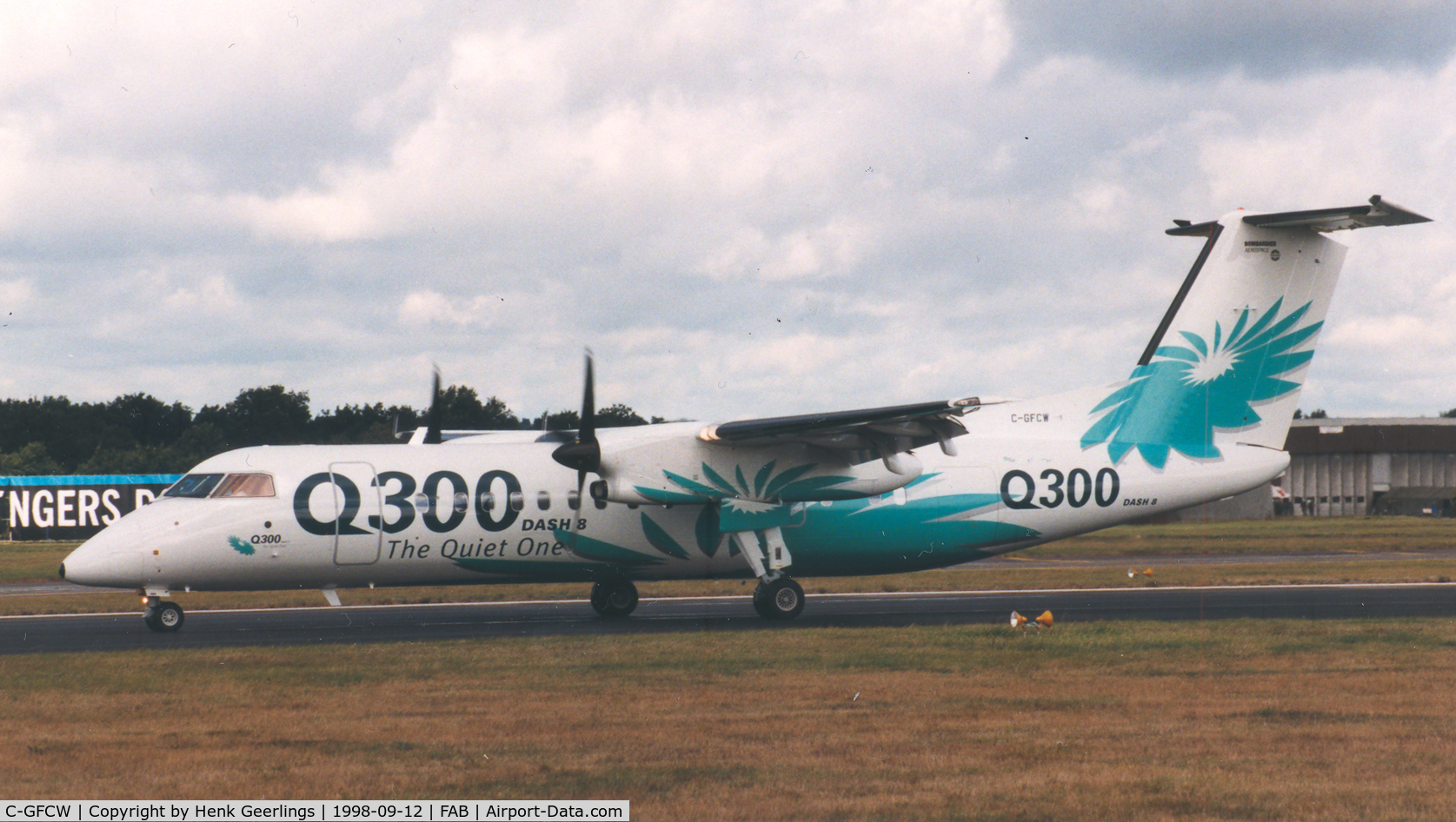 C-GFCW, 2002 De Havilland Canada DHC-8-402Q Dash 8 C/N 4075, De Havilante Q300. Farnborough Air Show