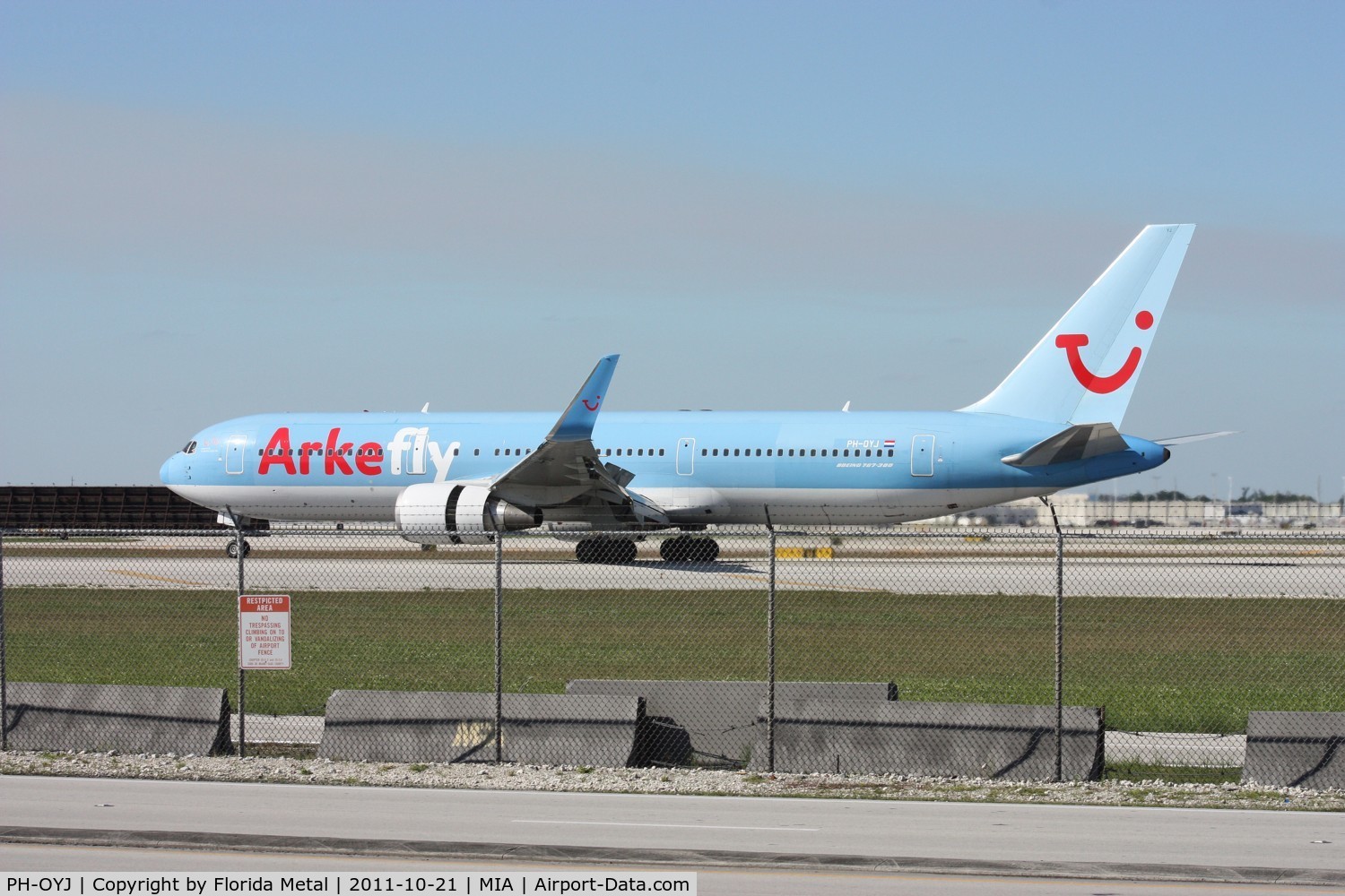 PH-OYJ, 2000 Boeing 767-304 C/N 29384, Arkiafly 767