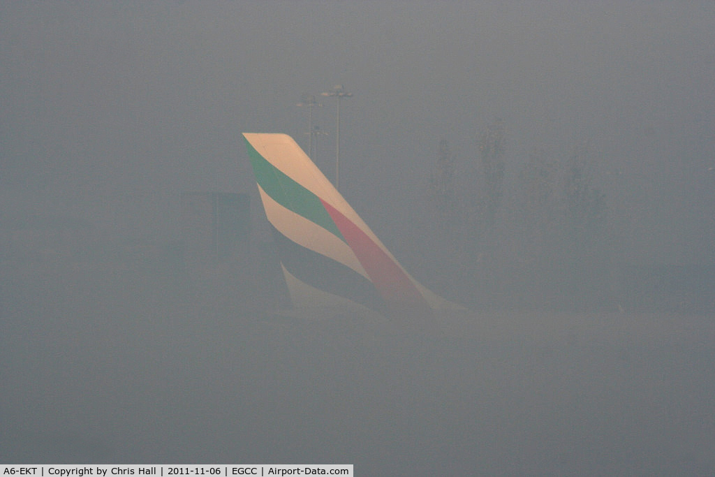 A6-EKT, 1999 Airbus A330-243 C/N 293, Emirates A330 taxiing through the early morning fog
