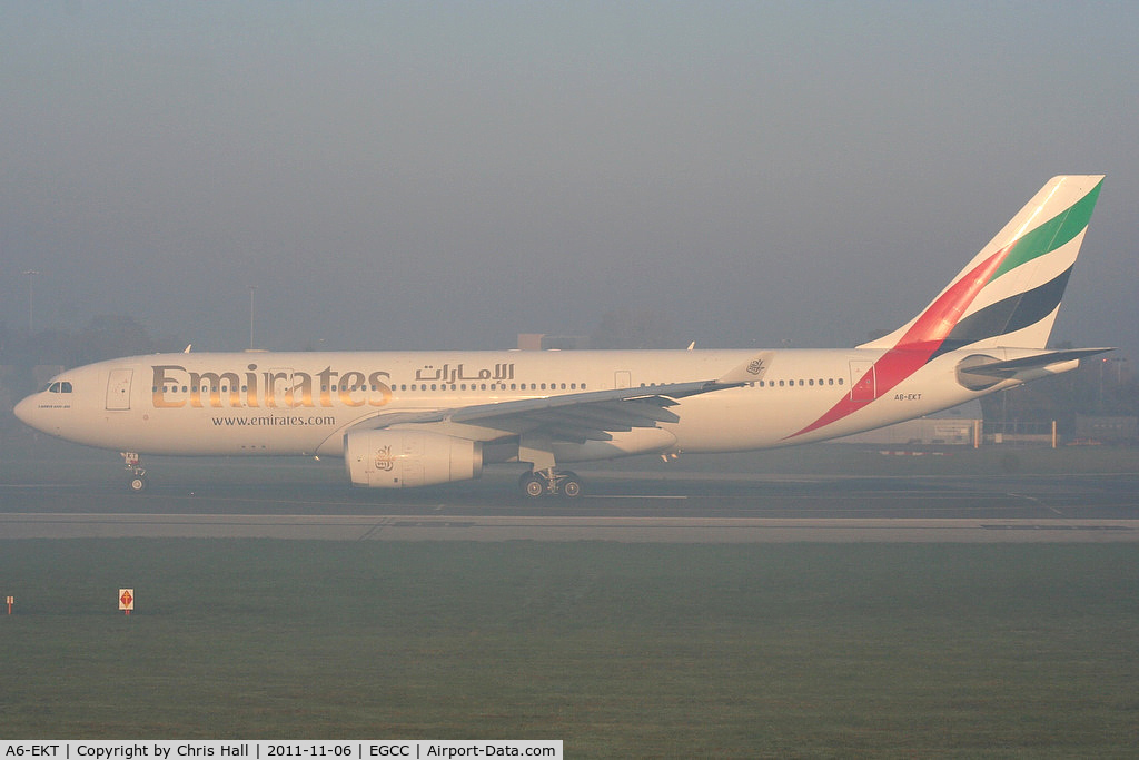 A6-EKT, 1999 Airbus A330-243 C/N 293, Emirates A330 lining up on 23R in the early morning fog