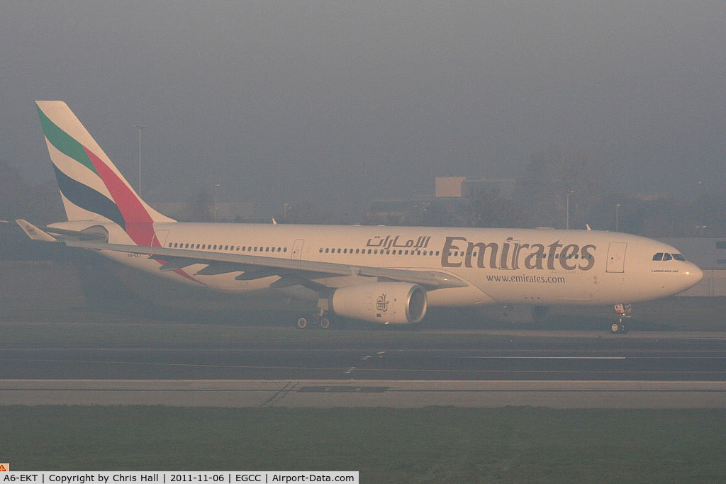 A6-EKT, 1999 Airbus A330-243 C/N 293, Emirates A330 taxiing to 23R in the early morning fog