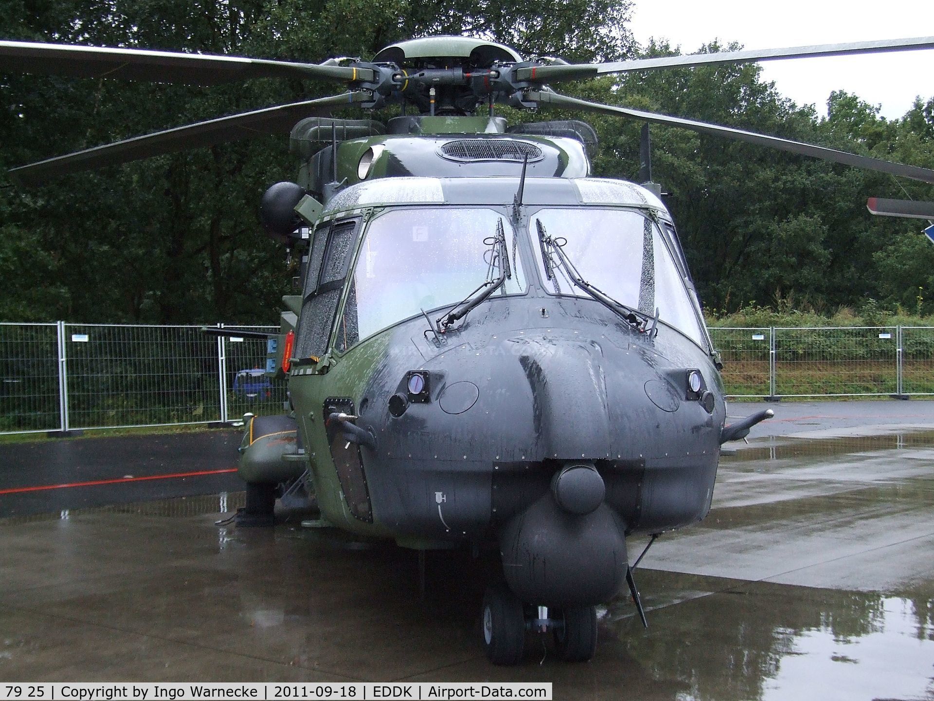 79 25, NHI NH-90 TTH Caiman C/N 1043/GEAF03, NHI NH90 TTH of the Luftwaffe at the DLR 2011 air and space day on the side of Cologne airport
