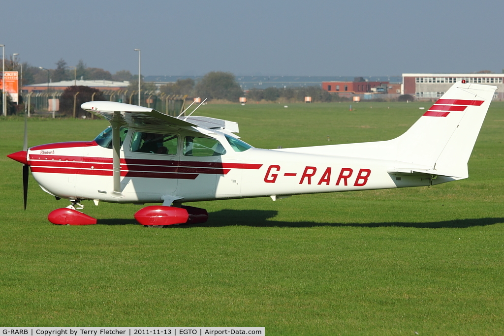 G-RARB, 1979 Cessna 172N C/N 172-72334, 1979 Cessna 172N, c/n: 172-72334 at Rochester , Kent