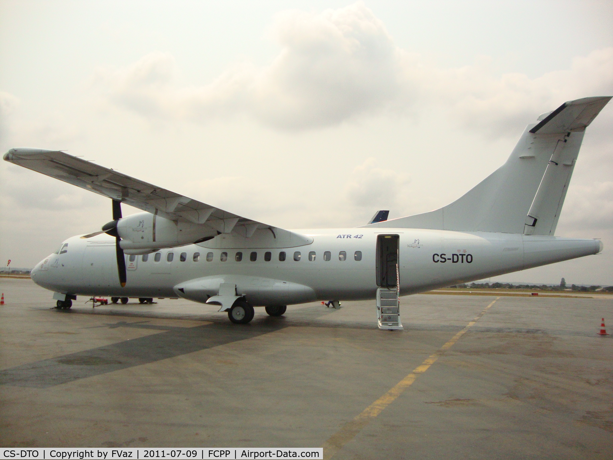 CS-DTO, 1988 ATR 42-300 C/N 095, in operations for Equaflight.
