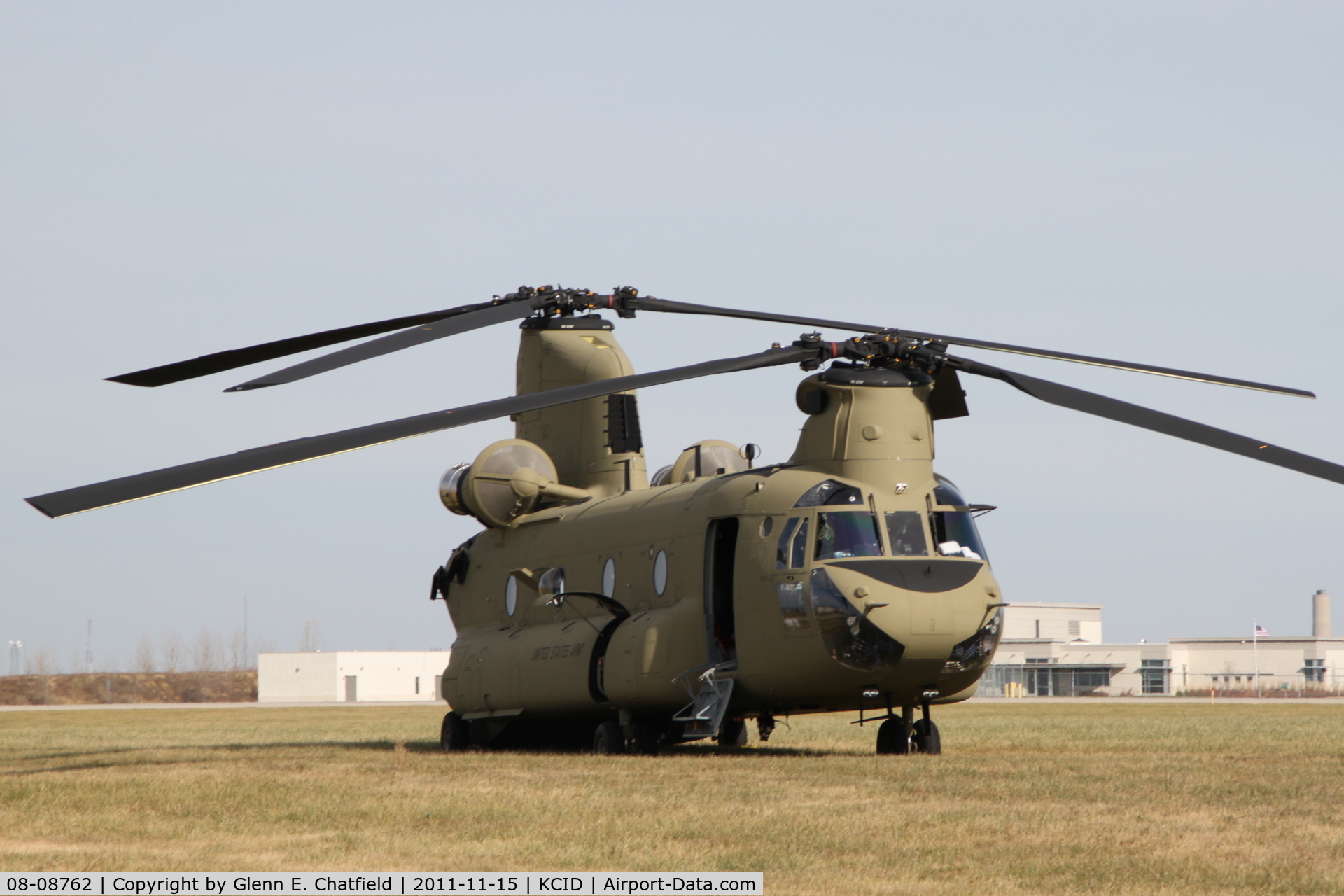 08-08762, 2011 Boeing CH-47F Chinook C/N M8762, Stopping enroute from Pennsylvania to Utah with a flight of six AH-64Ds