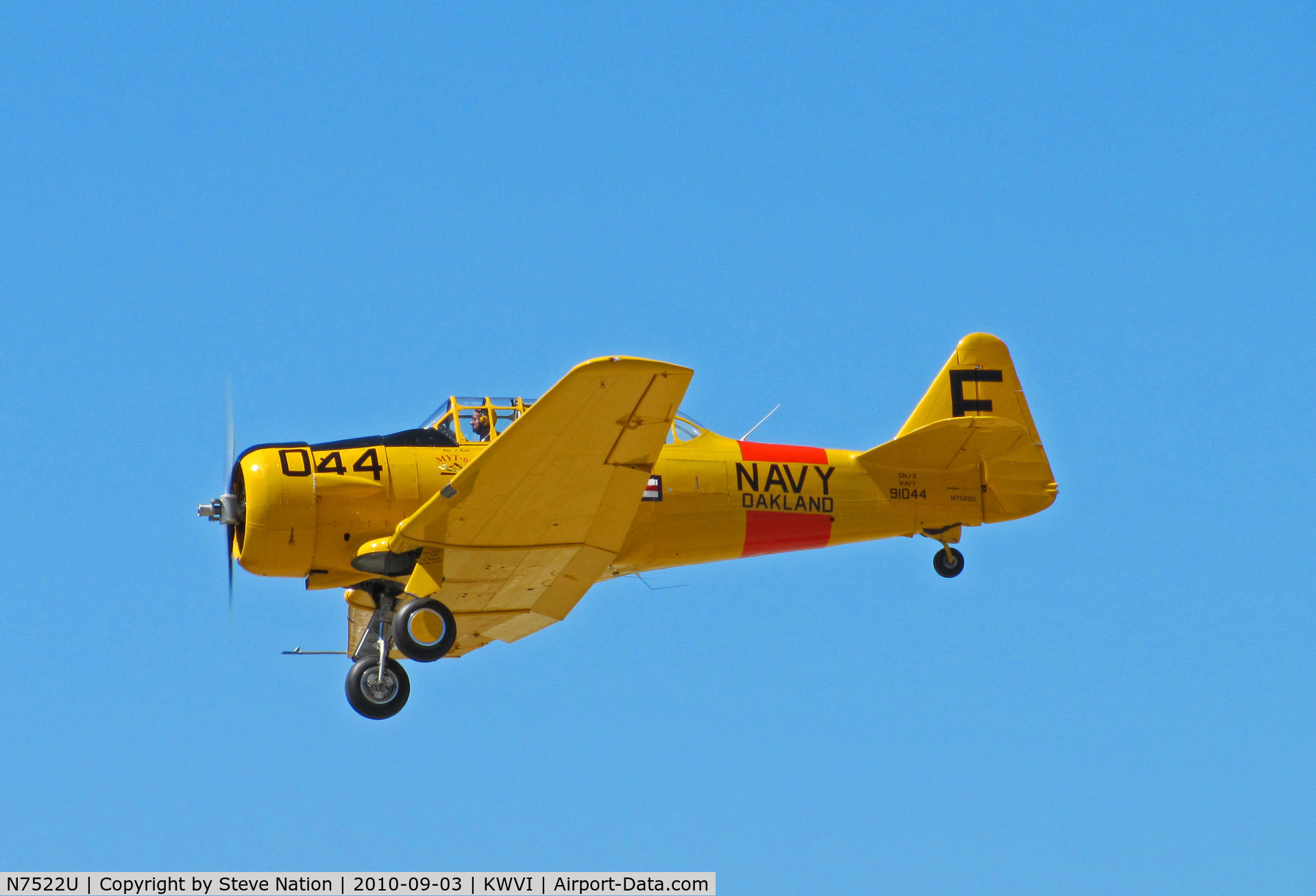N7522U, 1952 Canadian Car & Foundry Harvard MK IV C/N CCF4-214, 1952 CCF Harvard Mk IV painted as USN SNJ-5 BuAer 91044 F/044 Navy OAKLAND yellow cs & red band landing @ Watsonville Fly-In