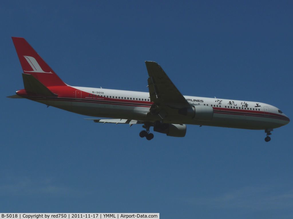 B-5018, 1998 Boeing 767-3Q8/ER C/N 28207, Shanghai Airlines 767 approaching rwy 27 at MEL