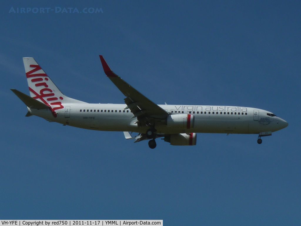 VH-YFE, 2011 Boeing 737-81D C/N 39414, Virgin Airlines Boeing 737 in new livery approaching rwy 27 at MEL