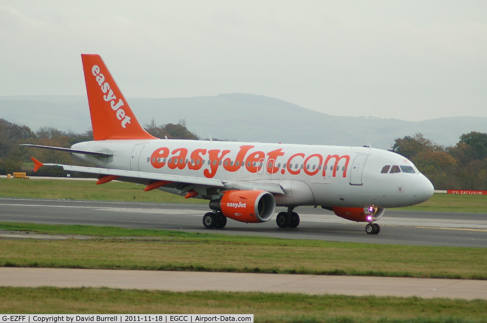 G-EZFF, 2009 Airbus A319-111 C/N 3844, Easyjet Airbus A319-111 taxiing - Manchester Airport