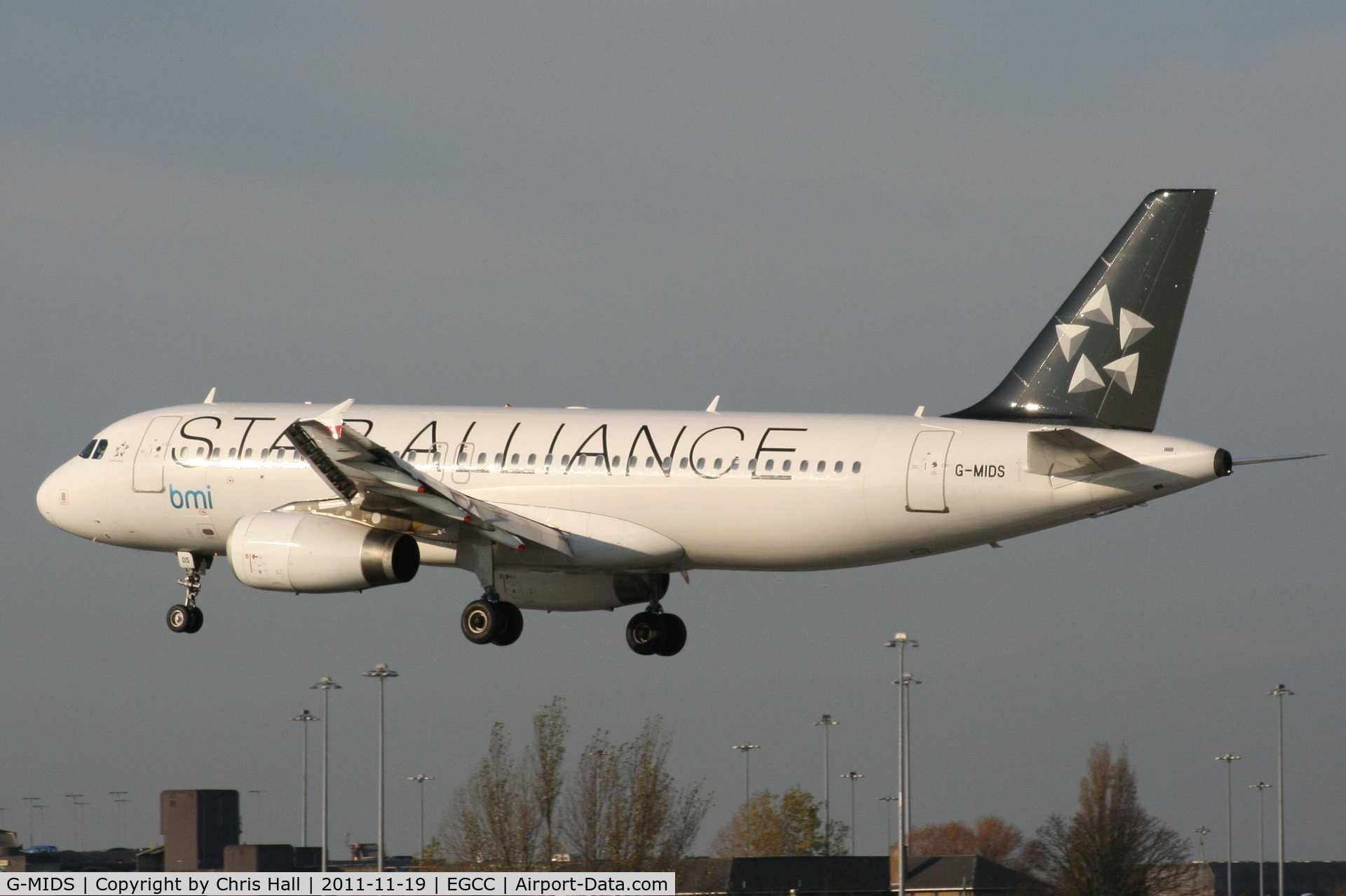 G-MIDS, 2001 Airbus A320-232 C/N 1424, BMI - British Midland in Star Alliance scheme