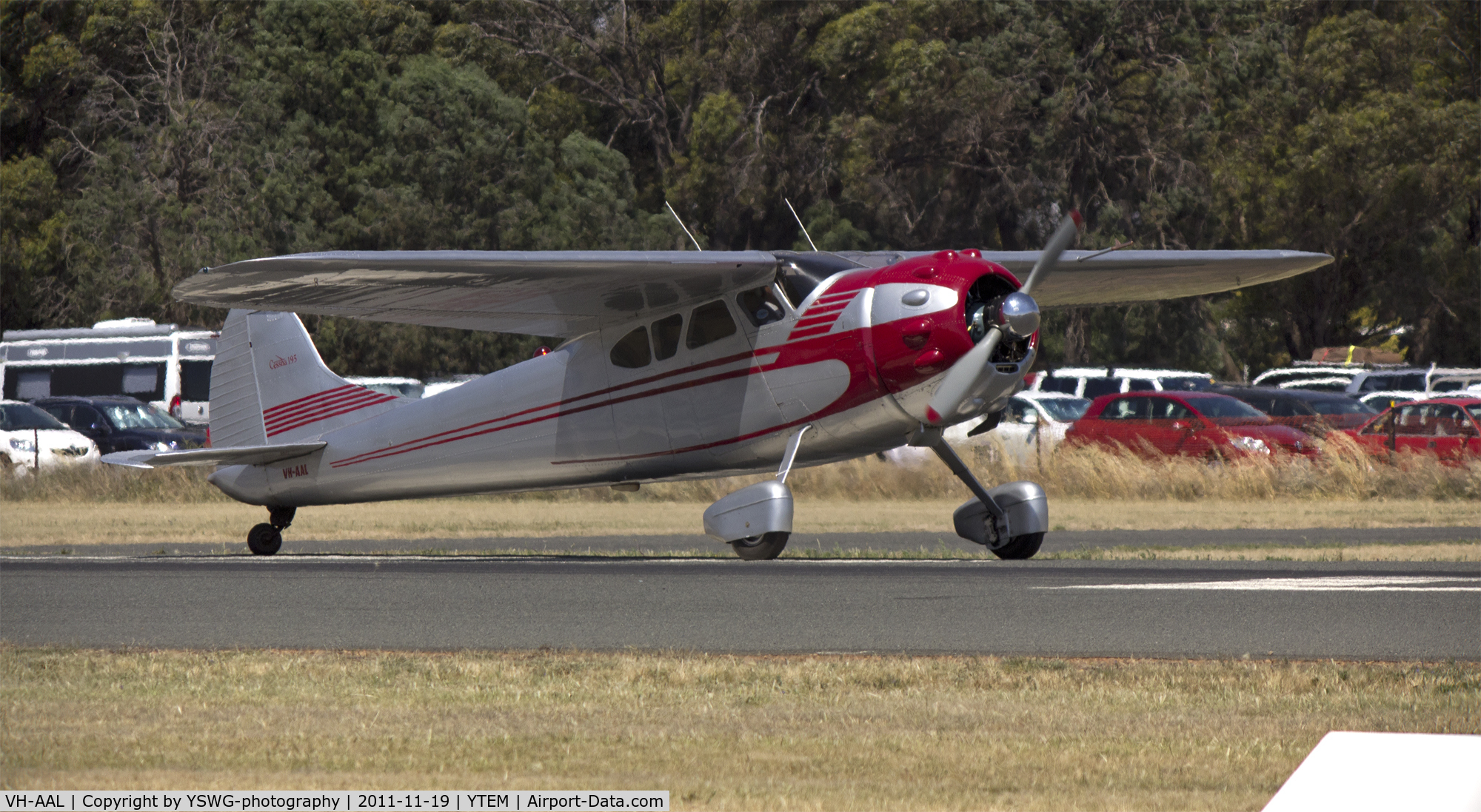 VH-AAL, 1948 Cessna 190 C/N 7129, Cessna 190 getting ready for take off on Runway 36 during the Warbirds Downunder Airshow at Temora.
