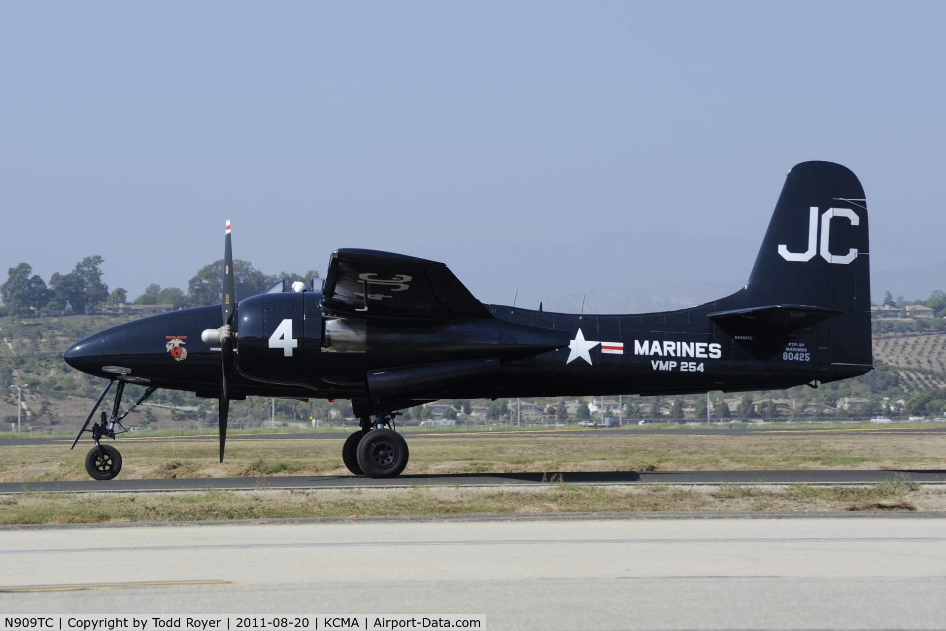 N909TC, 1945 Grumman F7F-3P Tigercat C/N 80425, Camarillo Airshow 2011