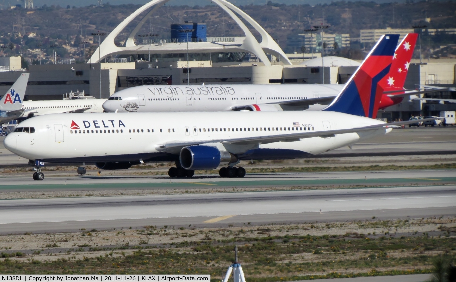 N138DL, 1991 Boeing 767-332 C/N 25409, Lots of Delta planes at LAX