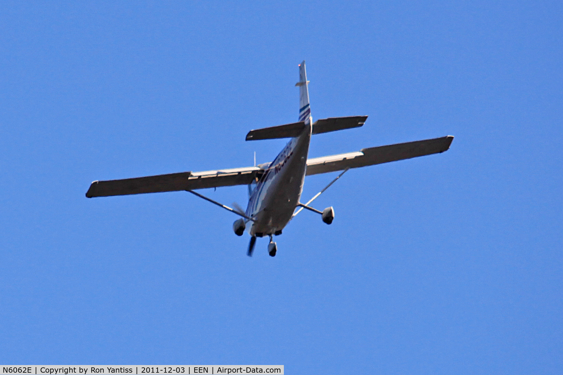 N6062E, 2006 Cessna T182T Turbo Skylane C/N T18208595, Turning left base, runway 02, Dillant-Hopkins Airport, Keene, NH