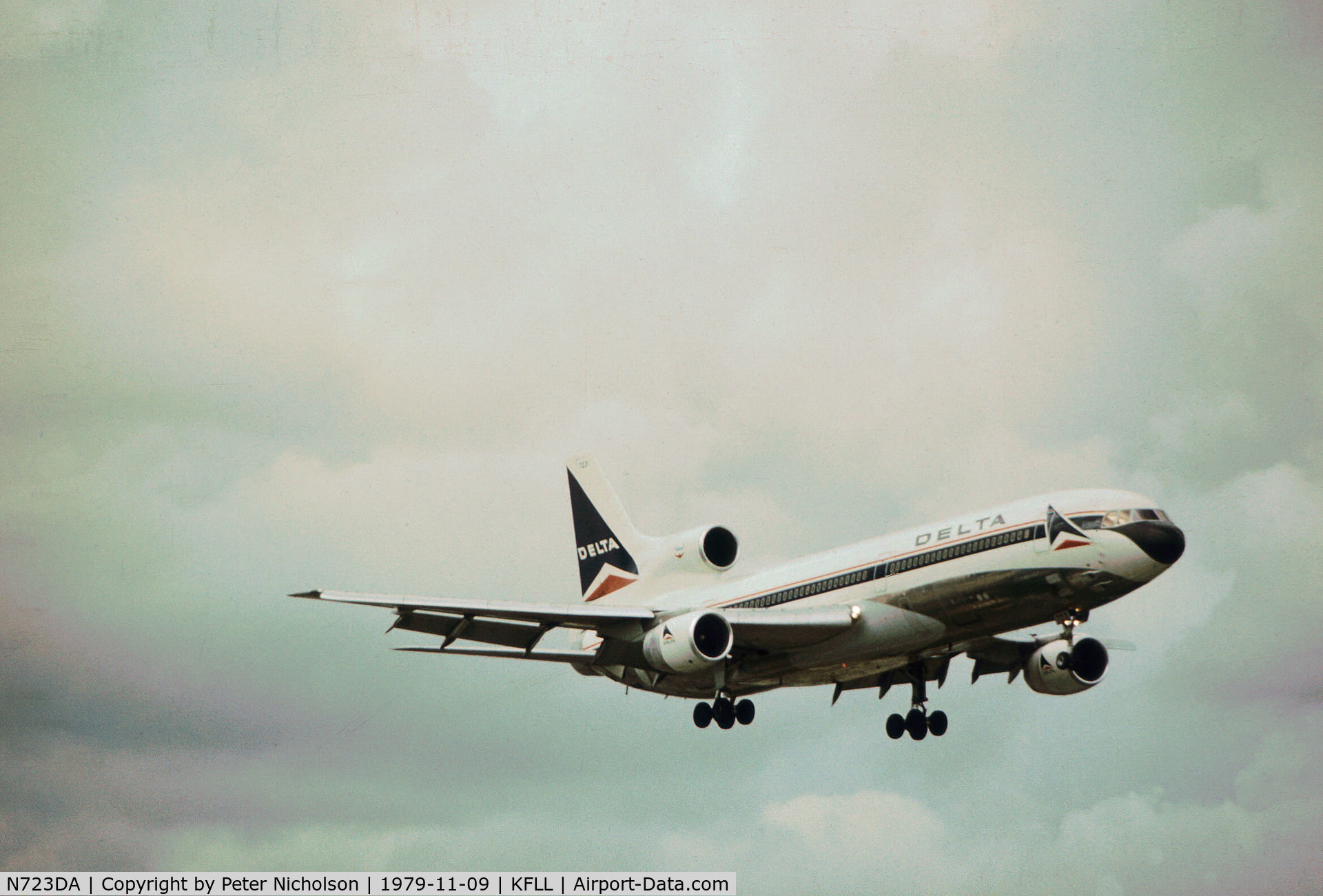 N723DA, 1977 Lockheed L-1011-385-1 TriStar 1 C/N 193C-1150, Lockheed TriStar 193C of Delta Air Lines on final approach to Fort Lauderdale in November 1979.