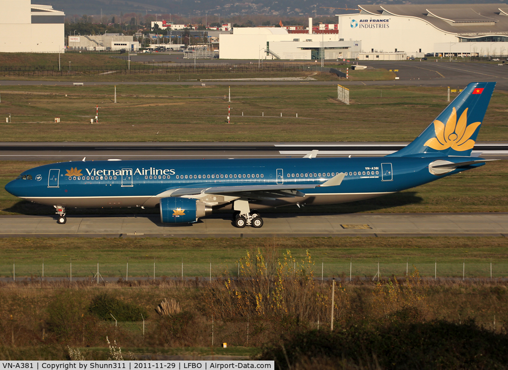 VN-A381, 2011 Airbus A330-223 C/N 1266, Delivery day...