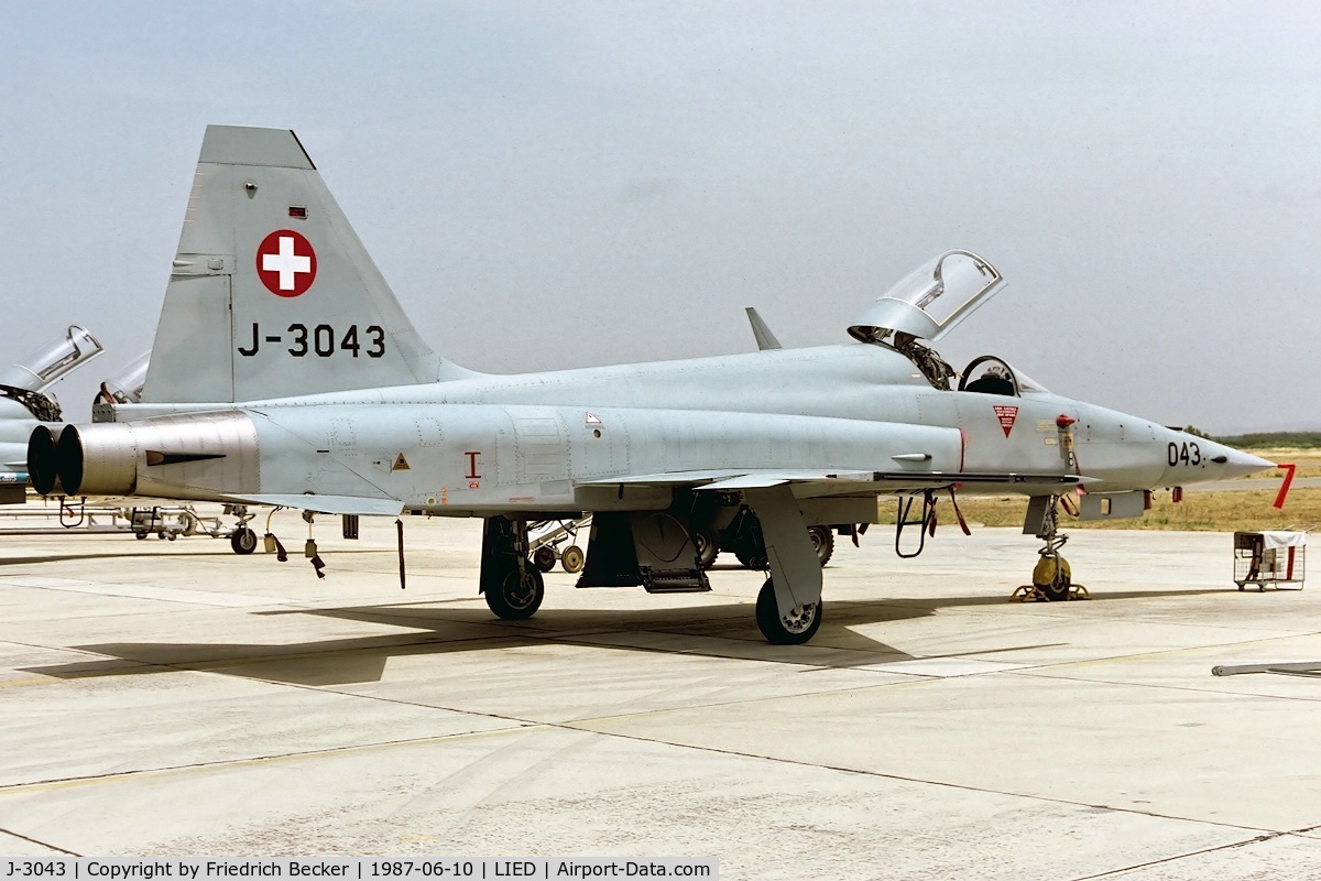 J-3043, Northrop F-5E Tiger II C/N L.1043, flightline at Decimomannu