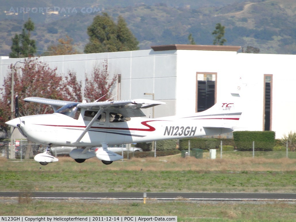N123GH, 2002 Cessna T182T Turbo Skylane C/N T18208105, Landing on runwat 26L