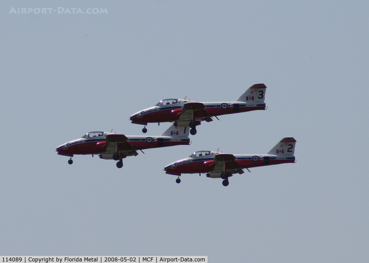 114089, Canadair CT-114 Tutor C/N 1089, Snowbirds landing after practice - profile for #2 in back