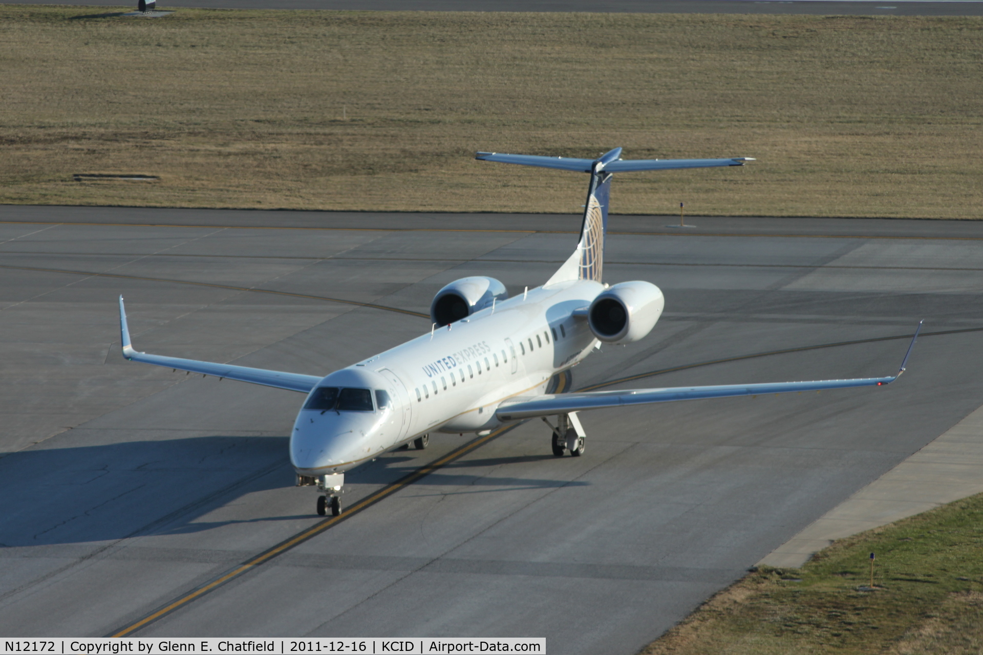 N12172, 2004 Embraer ERJ-145XR (EMB-145XR) C/N 14500864, Taxiing to the terminal