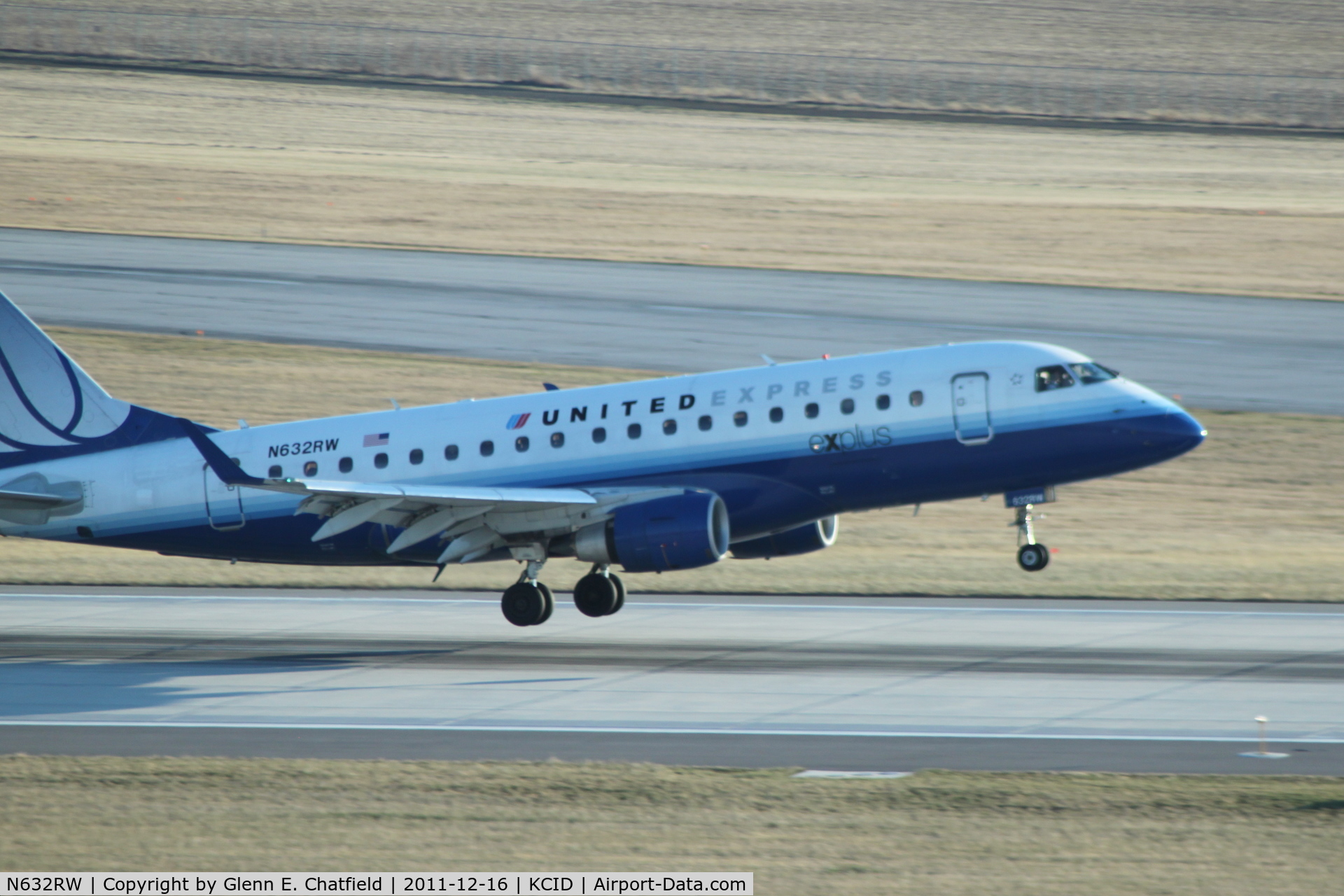 N632RW, 2004 Embraer 170SE (ERJ-170-100SE) C/N 17000050, Landing Runway 27