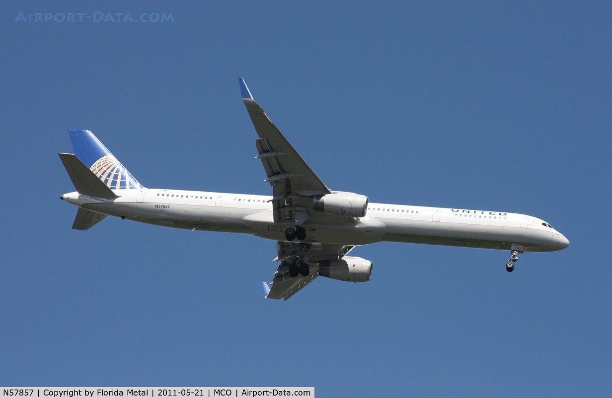 N57857, 2004 Boeing 757-324 C/N 32816, United 757-300