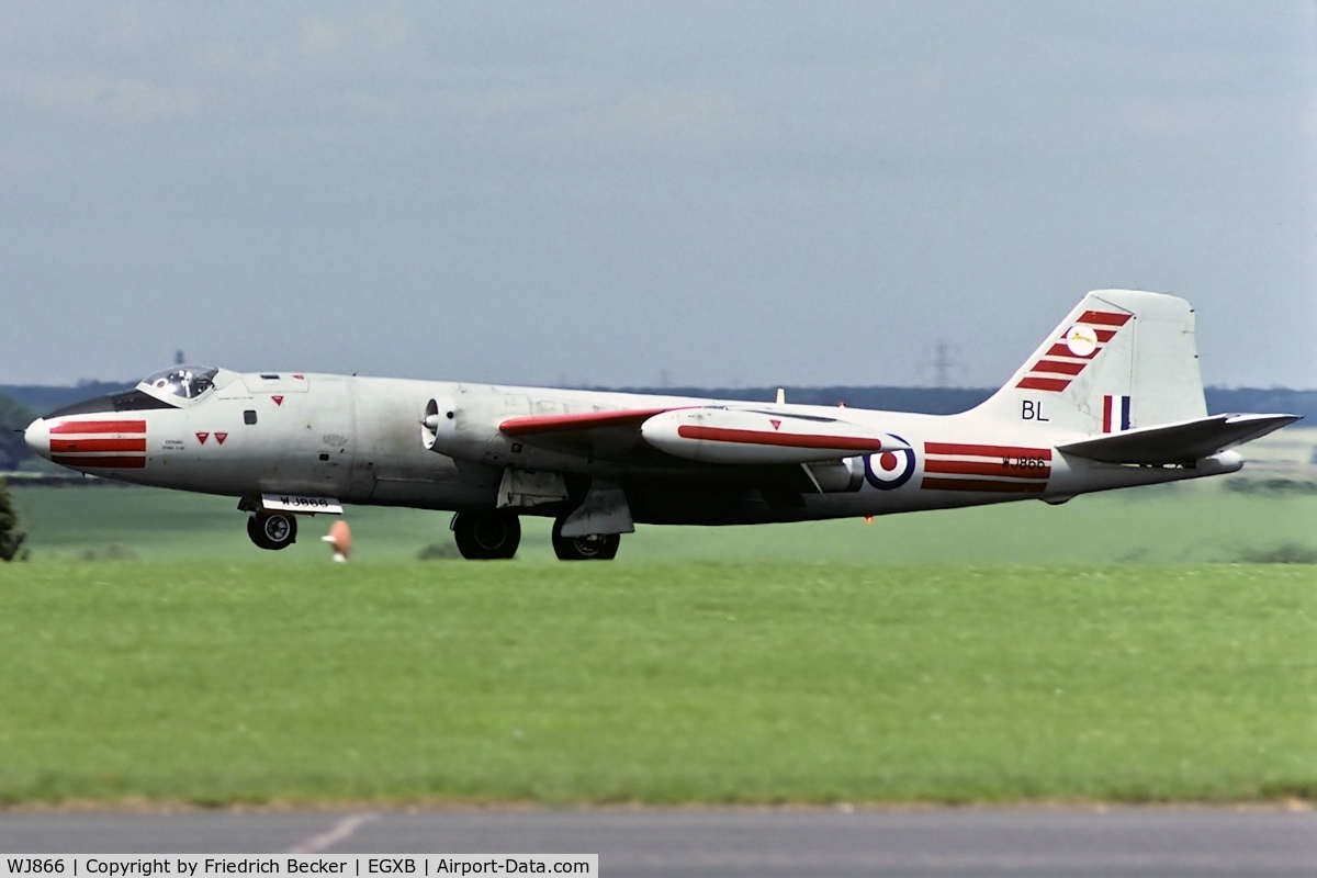 WJ866, English Electric Canberra T.4 C/N EEP71334, touch and go at RAF Binbrook