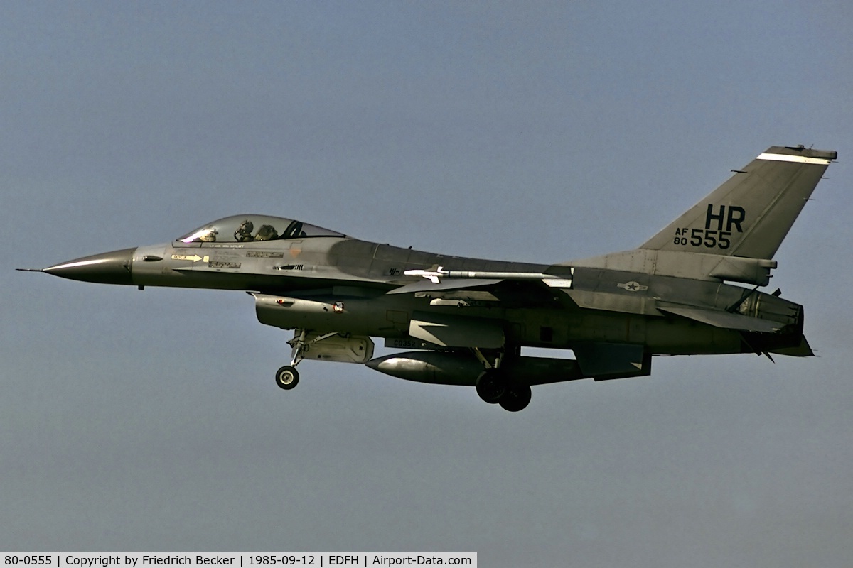 80-0555, 1980 General Dynamics F-16A Block 15 C/N 61-276/M13-4, on final RW21