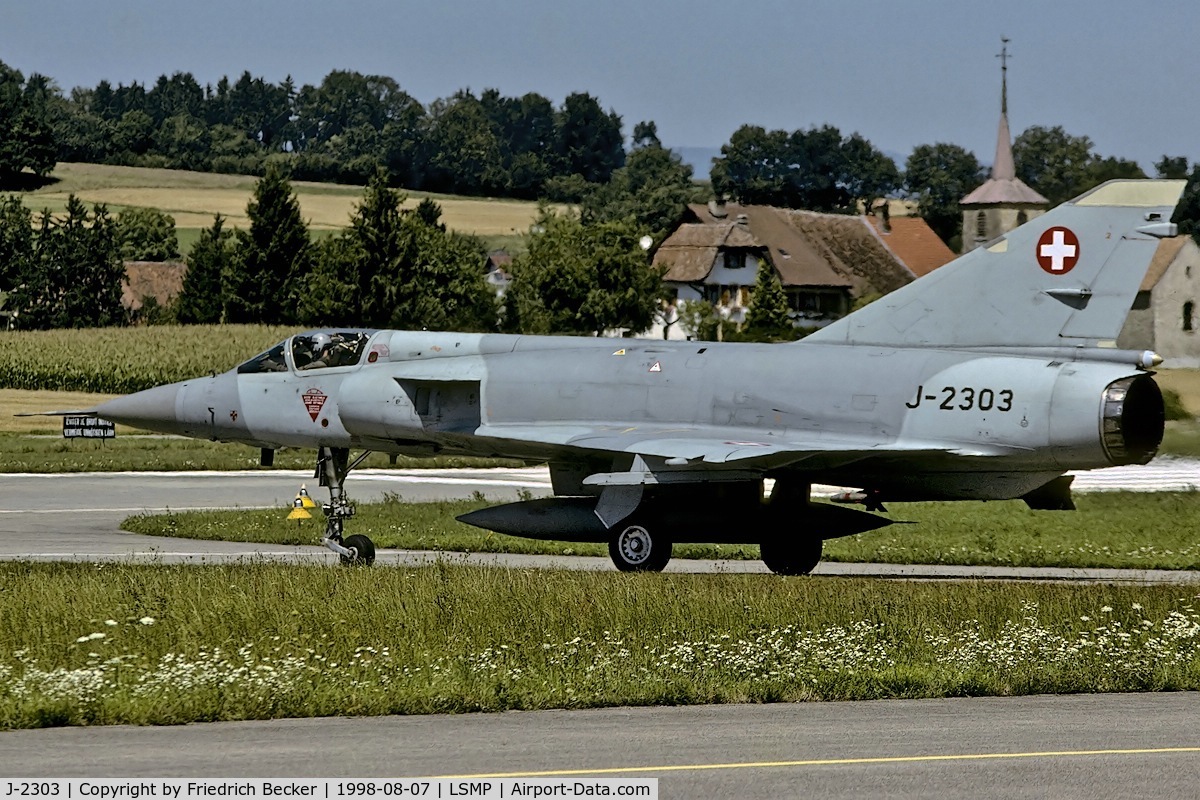 J-2303, Dassault (F+W Emmen) Mirage IIIS C/N 993, holding point at Payerne
