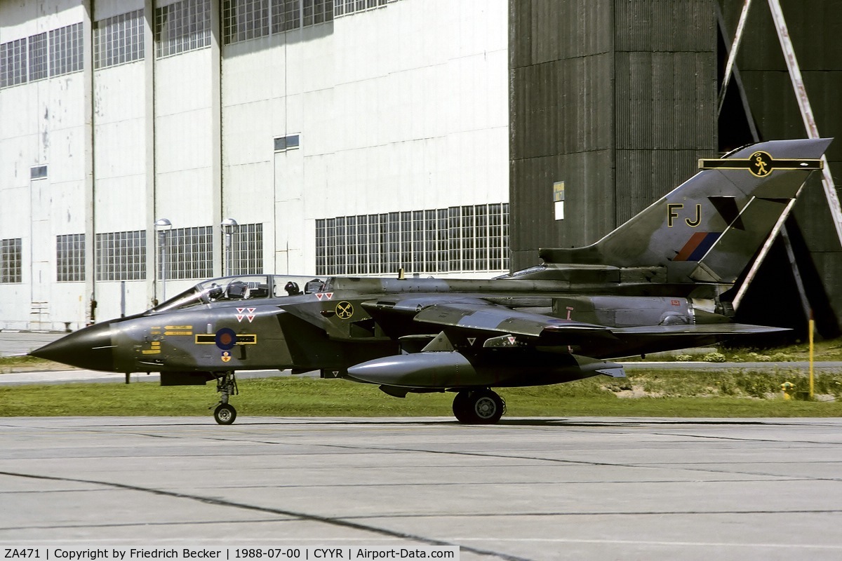 ZA471, 1983 Panavia Tornado GR.1 C/N 293/BS101/3137, taxying back to the flightline