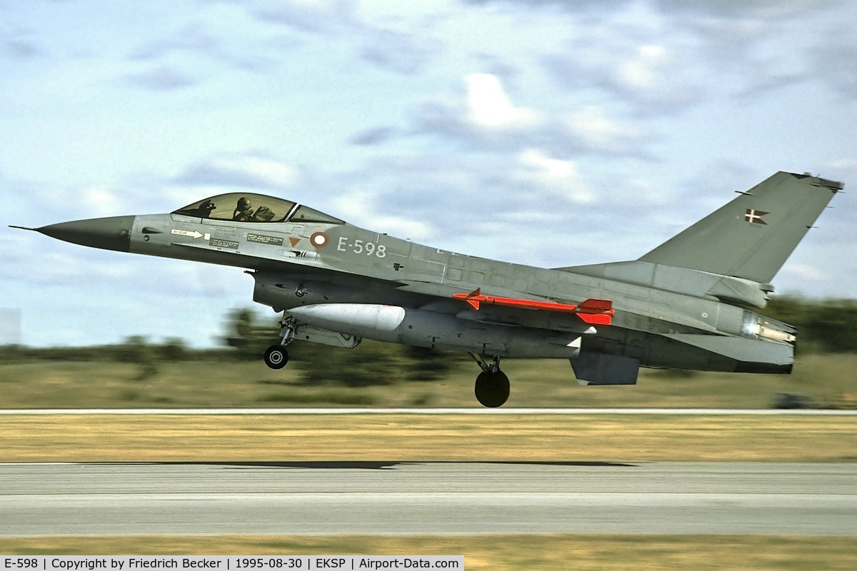 E-598, SABCA F-16AM Fighting Falcon C/N 6F-33, departure from Skrydstrup