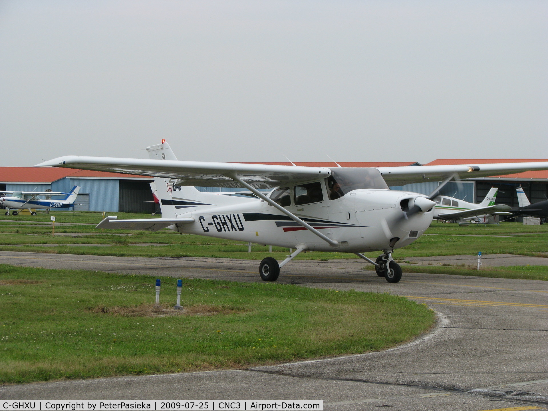 C-GHXU, 2002 Cessna 172S Skyhawk SP C/N 172S9041, @ Brampton Airport